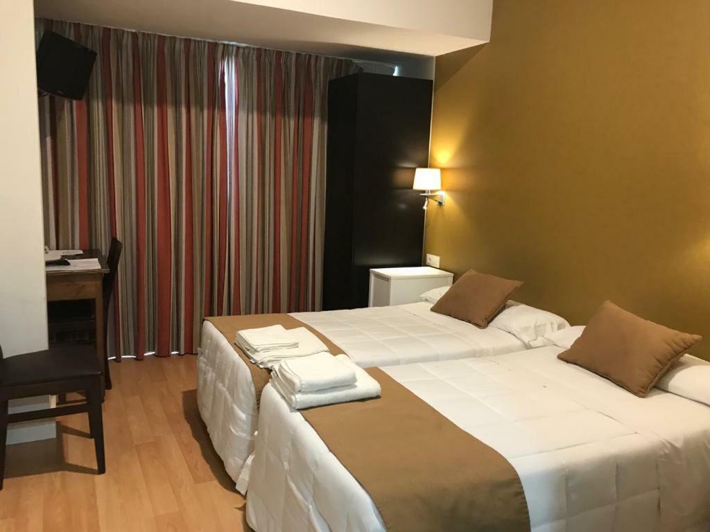 Hotel Moya Navalmoral De La Mata Ngoại thất bức ảnh