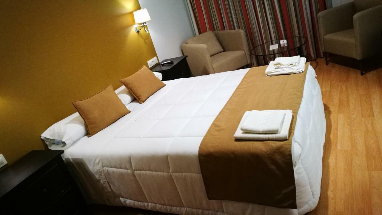 Hotel Moya Navalmoral De La Mata Ngoại thất bức ảnh
