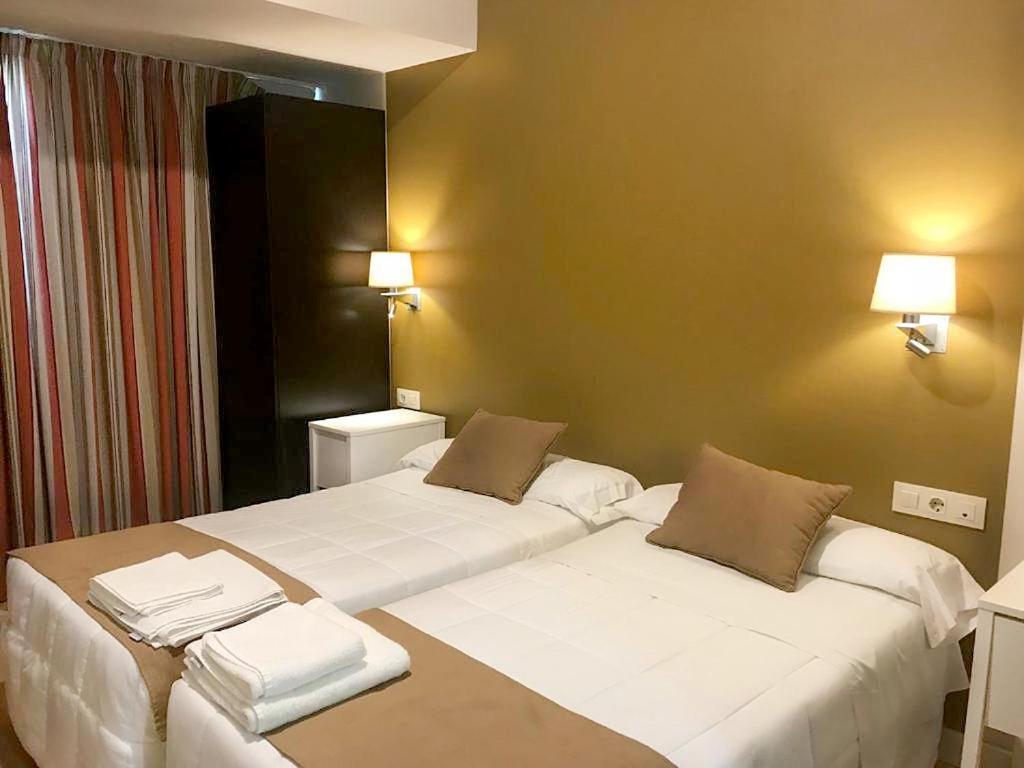 Hotel Moya Navalmoral De La Mata Ngoại thất bức ảnh