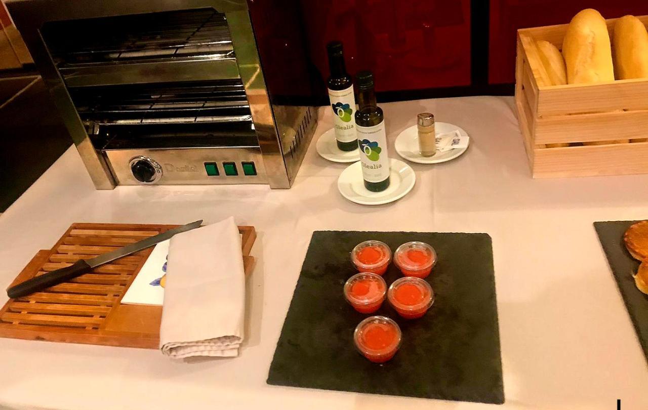 Hotel Moya Navalmoral De La Mata Ngoại thất bức ảnh